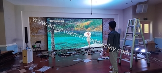 Display LED de alta frecuencia de actualización para interiores Compacto y ligero para una reproducción de vídeo fluida