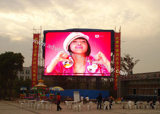 Los paneles teledirigidos de la estación de pantalla LED de la publicidad comercial