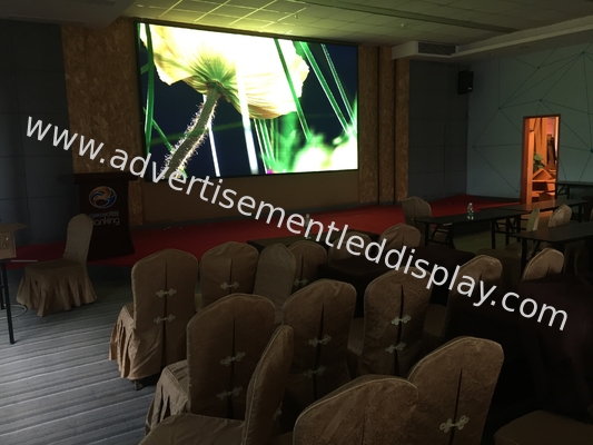 6000cd Brillo 10000H MTBF Las pantallas LED que cambian el juego para el marketing B2B Ideas brillantes